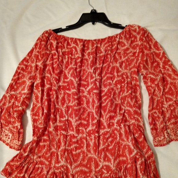 Ruffled Ladies Top - Picture 3 of 4